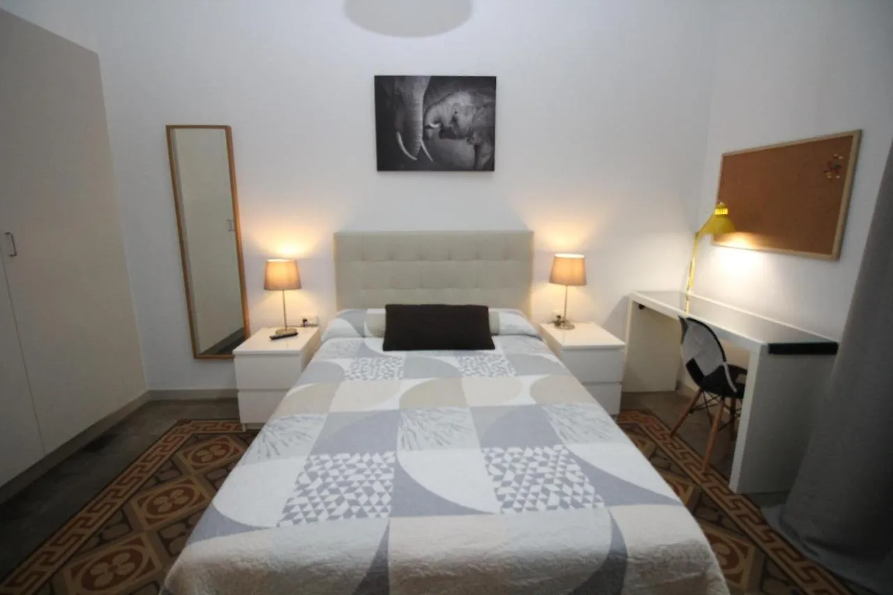 Bed & Breakfast Alojamiento Roger Bed and Breakfast Barcelona Spanje